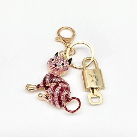 Authentic Louis Vuitton Lock & Key with Unbranded Cat Charm, Keychain 121525 - Picture 2 of 9